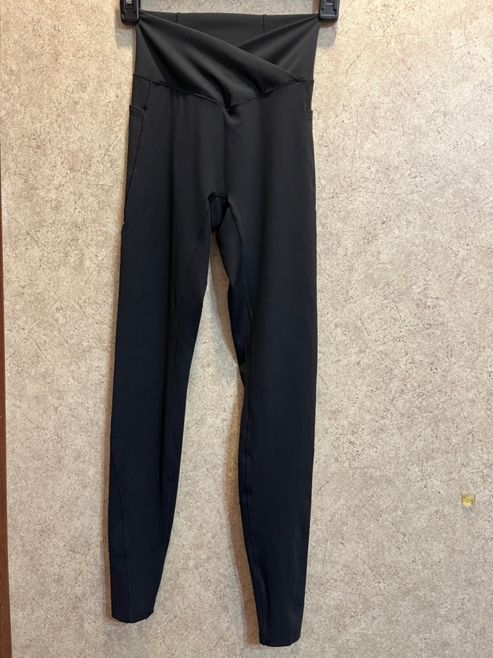 HALARA V-Waist Black Full-Length Leggings